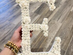 Lettre fleurie 30 cm de hauteur à l’unité