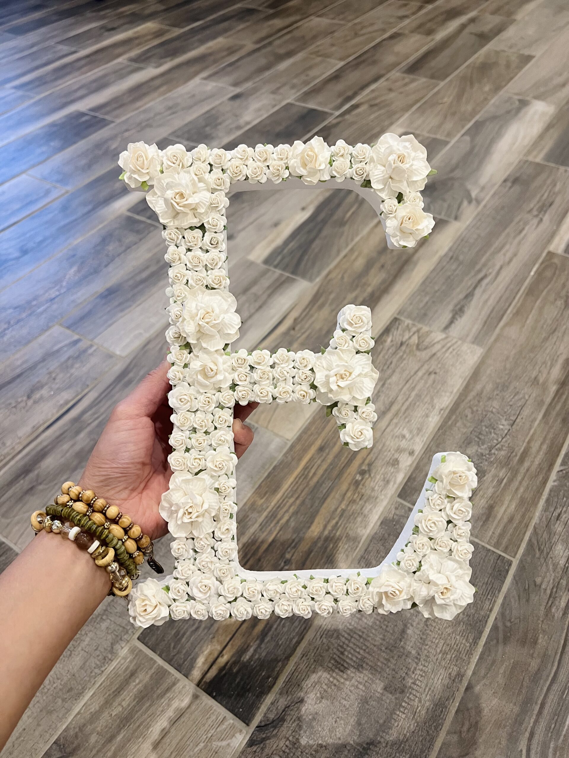 Lettre fleurie 30 cm de hauteur à l’unité