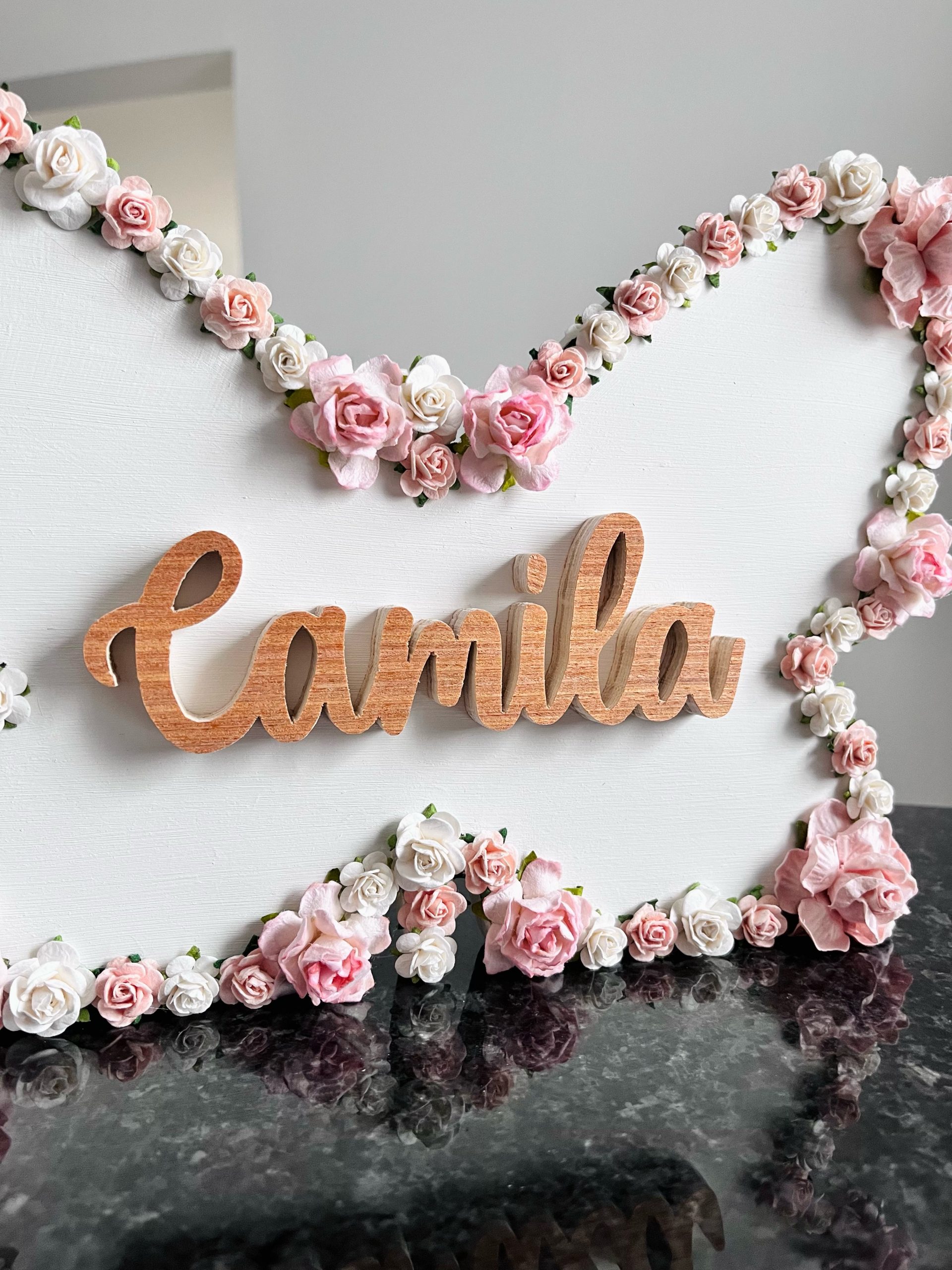 Le papillon en bois fleuri avec prénom 🦋 – Image 2