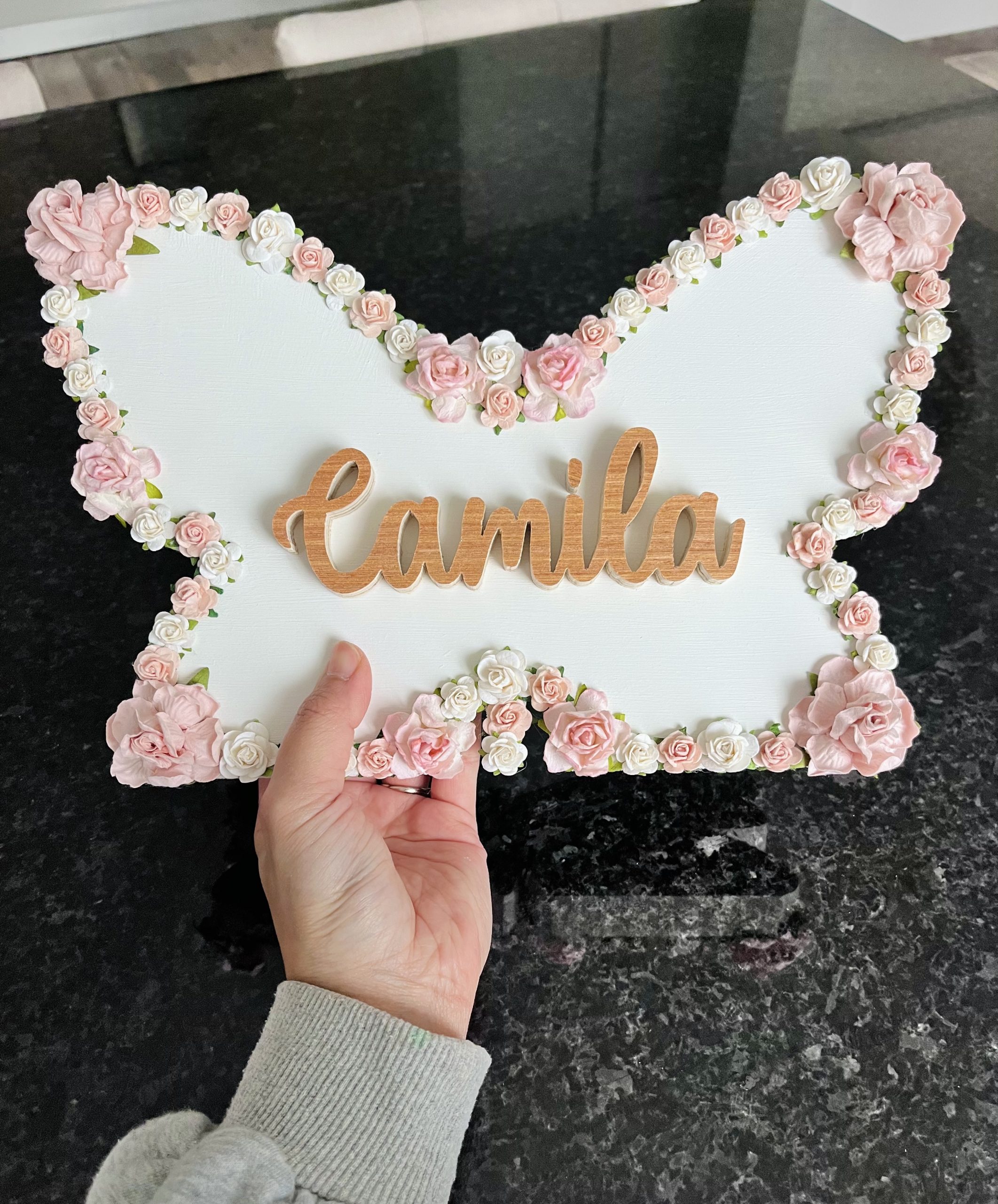 Le papillon en bois fleuri avec prénom 🦋 – Image 3