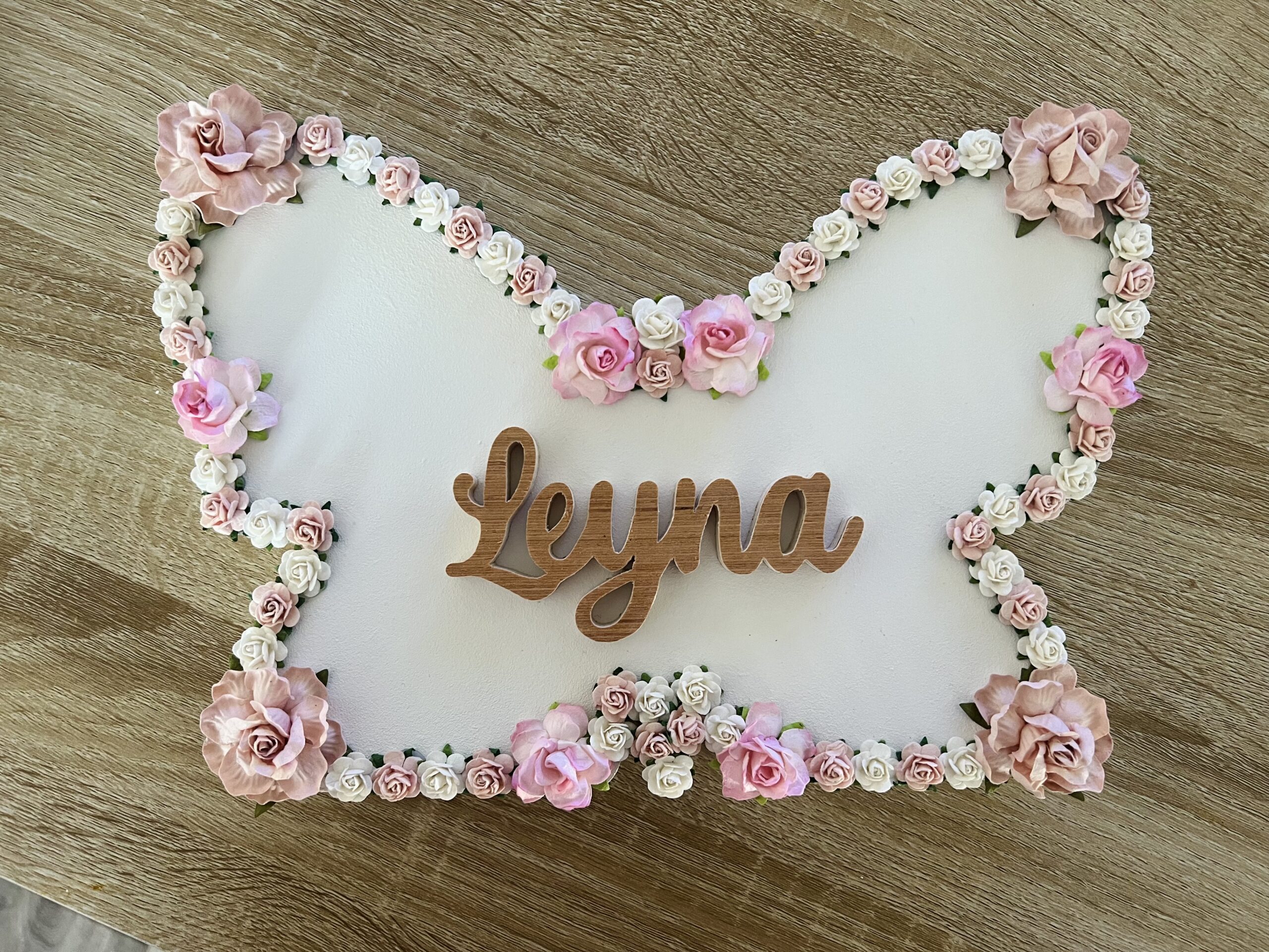 Le papillon en bois fleuri avec prénom 🦋 – Image 9